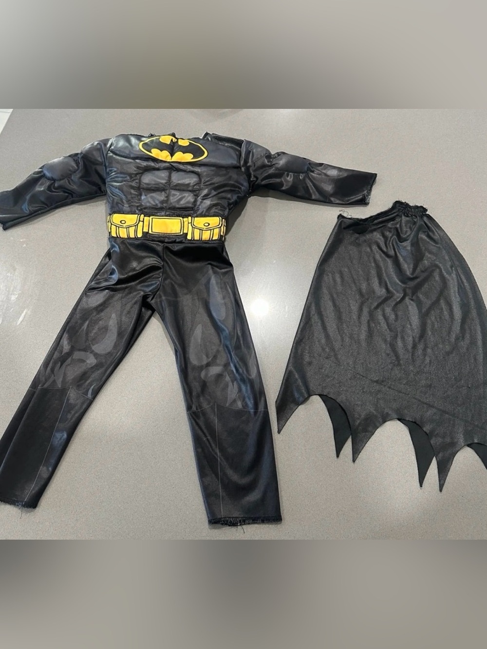 Batman DC The Flash Movie: Batman Deluxe Costume for Kids by Rubies, Boy's 2T